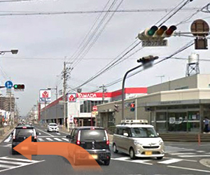 紀陽銀行松江支店の見えるこの信号を左に曲がります。