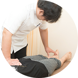 お肌の露出は最小限で施術します